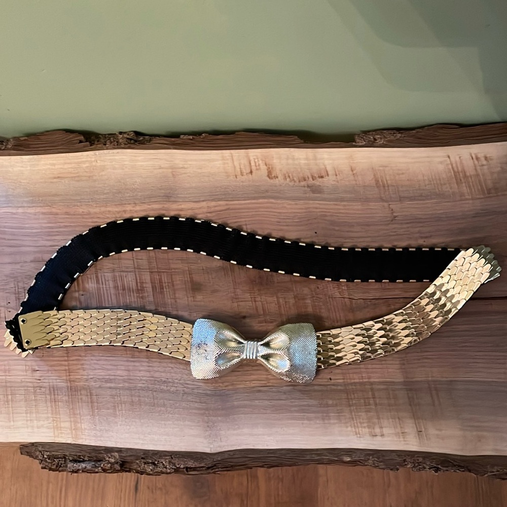Vintage gold stretch belt with bow tie detail.
